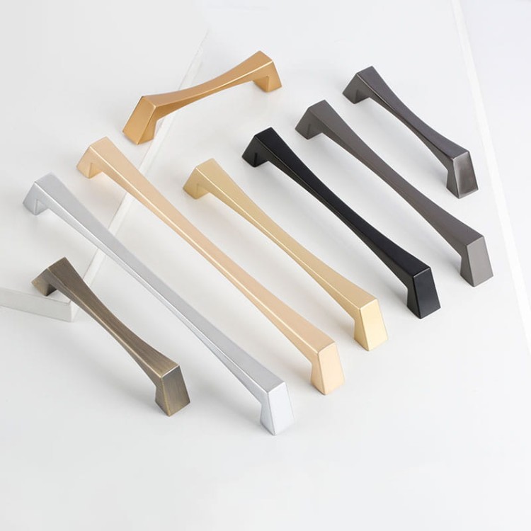 Möbelgriff Peral – moderner eleganter Griff in gebürstetem Gold, Gold, Schwarz, Perlgrau und gebürstetem Nickel. Größen 128–320 mm, ideal für Küchen- und Badmöbel, Schränke und Schubladen.