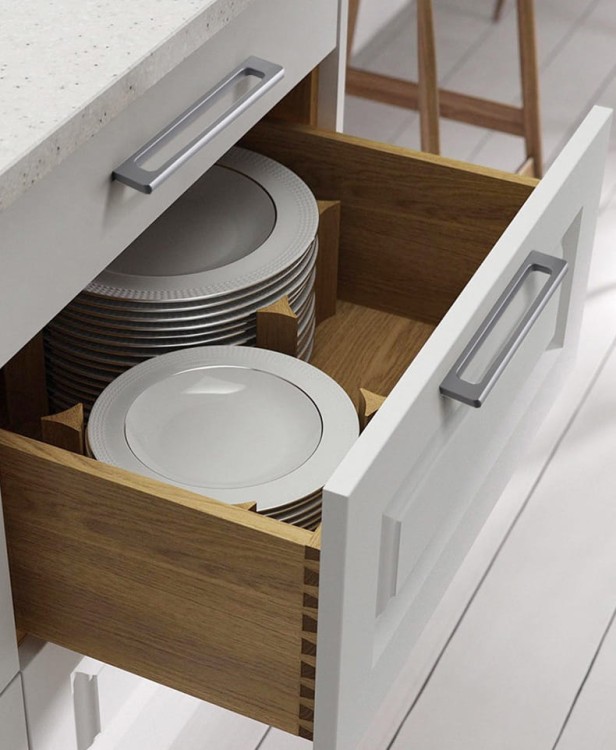 Möbelgriff Barra – moderner durchbrochener Griff in gebürstetem Kaffeegold, Grau und Schwarz. Größen 96, 128 und 160 mm, für Küchen- und Badmöbel, Schränke und Kommoden – egriffe.at