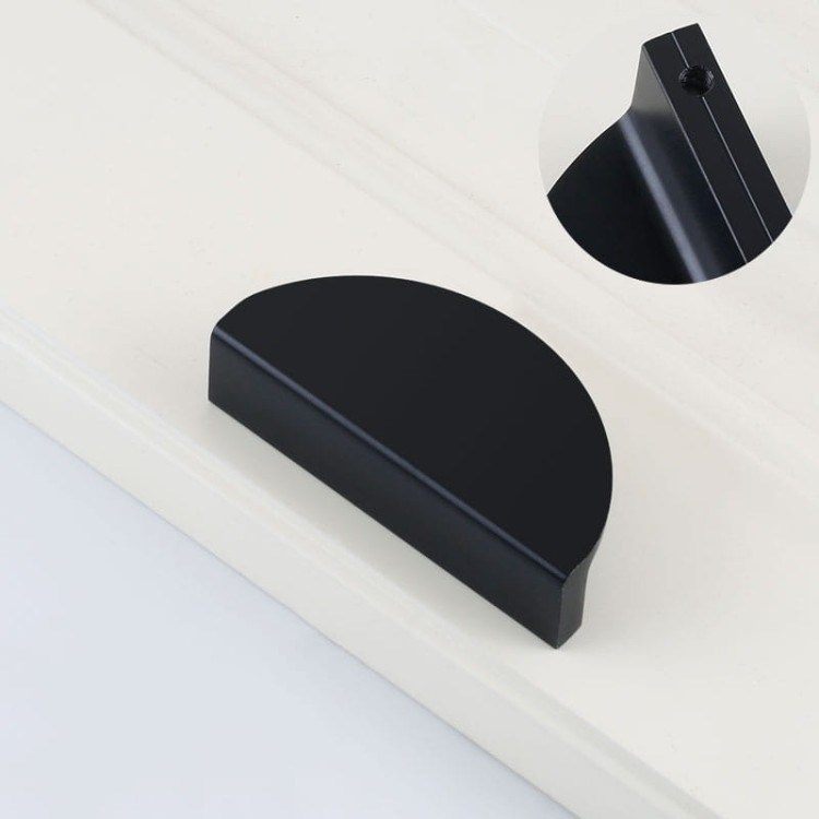 Uchwyt meblowy Gozo półokrągły dekoracyjny złoty / szampański / czarny 78 mm/ 95 mm – sklep euchwyty.pl