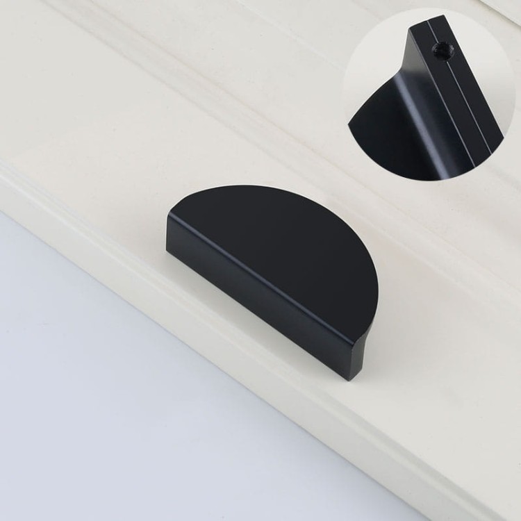 Uchwyt meblowy Gozo półokrągły dekoracyjny złoty / szampański / czarny 78 mm/ 95 mm – sklep euchwyty.pl