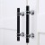 Uchwyt meblowy Pina – elegancki T-Bar z dekoracyjnymi wspornikami w zestawieniu czerni ze złotem lub chromem, dostępny jako gałka i w rozmiarach 96 / 128 / 160 mm, idealny do szaf, komód i drzwi przesuwnych – sklep euchwyty.pl
