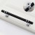 Möbelgriff Pina – eleganter T-Bar-Griff mit dekorativen Stützen in Schwarz-Gold oder Schwarz-Chrom. Als Knopf sowie in 96, 128 und 160 mm erhältlich. Ideal für Schränke, Kommoden und Schiebetüren – egriffe.at