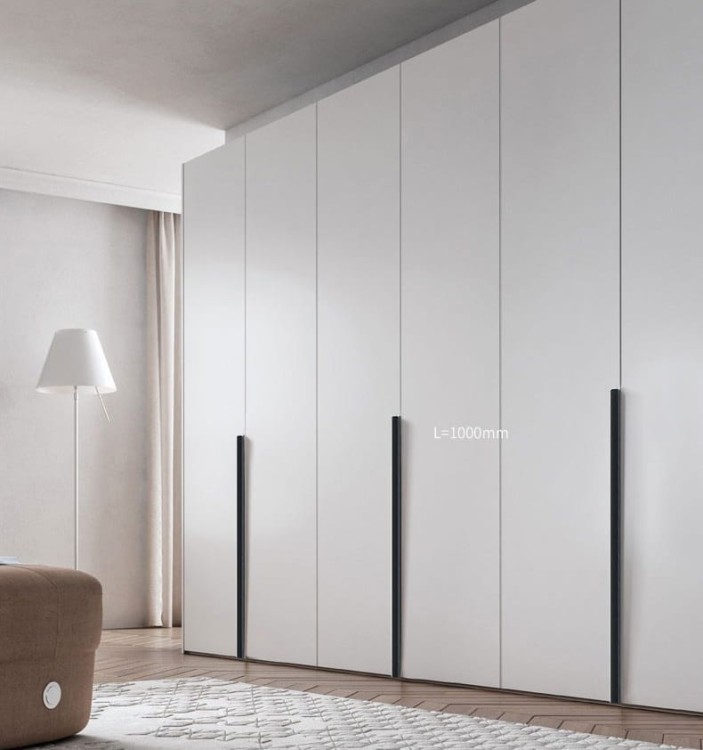 Uchwyt meblowy Isabel – krawędziowy aluminiowy uchwyt na górną krawędź frontu w kolorach czarny i szampański złoty, rozmiary 64–960 mm, sklep euchwyty.pl