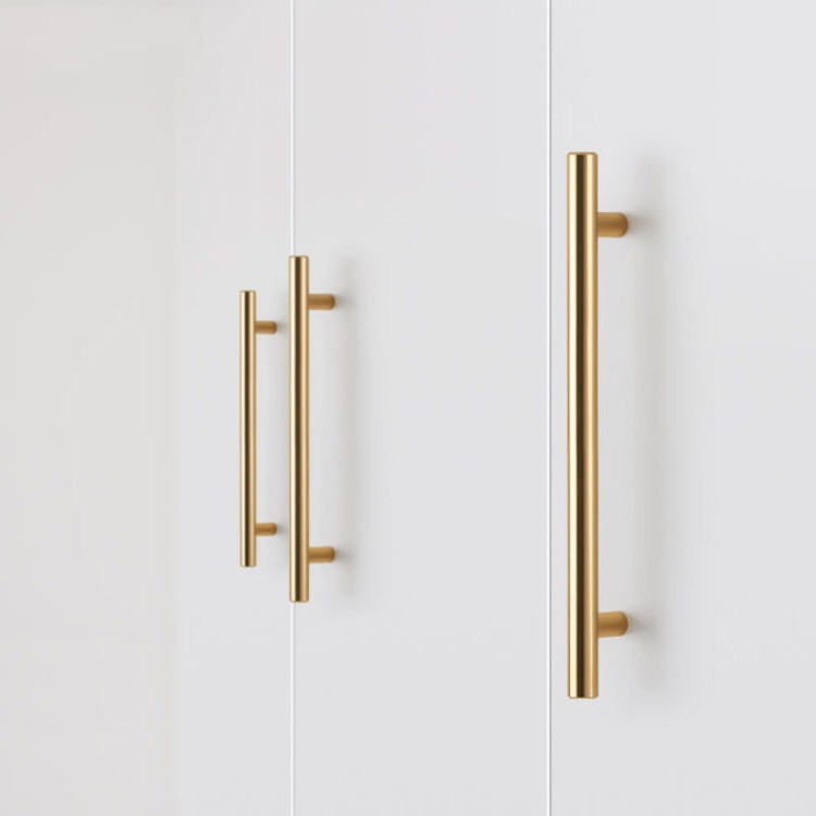 Möbelgriff Uno – T-Bar-Griff mit rundem Profil in Schwarz und gebürstetem Gold. Erhältlich als T-Bar-Knopf sowie in 96, 128, 160, 256, 512 und 850 mm – egriffe.at
