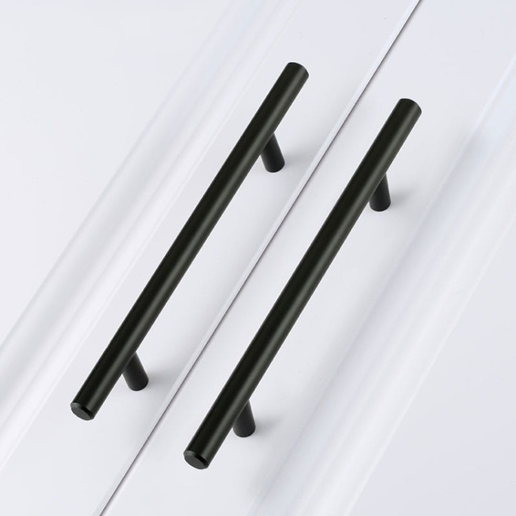 Möbelgriff Uno – T-Bar-Griff mit rundem Profil in Schwarz und gebürstetem Gold. Erhältlich als T-Bar-Knopf sowie in 96, 128, 160, 256, 512 und 850 mm – egriffe.at