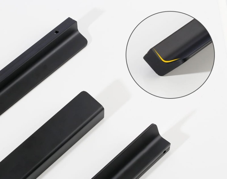 Möbelgriff Vina – matter Kantengriff für Küchen- und Badmöbel, Schränke und Kommoden in Schwarz und Aschgrau. Erhältlich in 96, 128, 160, 256, 576 und 960 mm – egriffe.at.