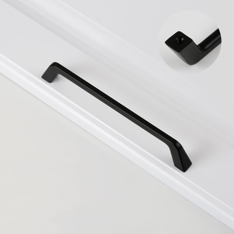 Möbelgriff Amarito – moderner Aufsatzgriff für Schränke und Schubladen in gebürstetem Gold, Schwarz, Perlgrau, gebürstetem Nickel, hellem Sandschwarz und Sandgold. Schlichter Küchengriff – egriffe.at.