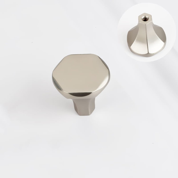 Möbelgriff Grillo – eleganter länglicher Griff und sechseckiger Knopf für Schränke und Schubladen in gebürstetem Gold, Schwarz, gebürstetem Nickel und Perlgrau – egriffe.at.