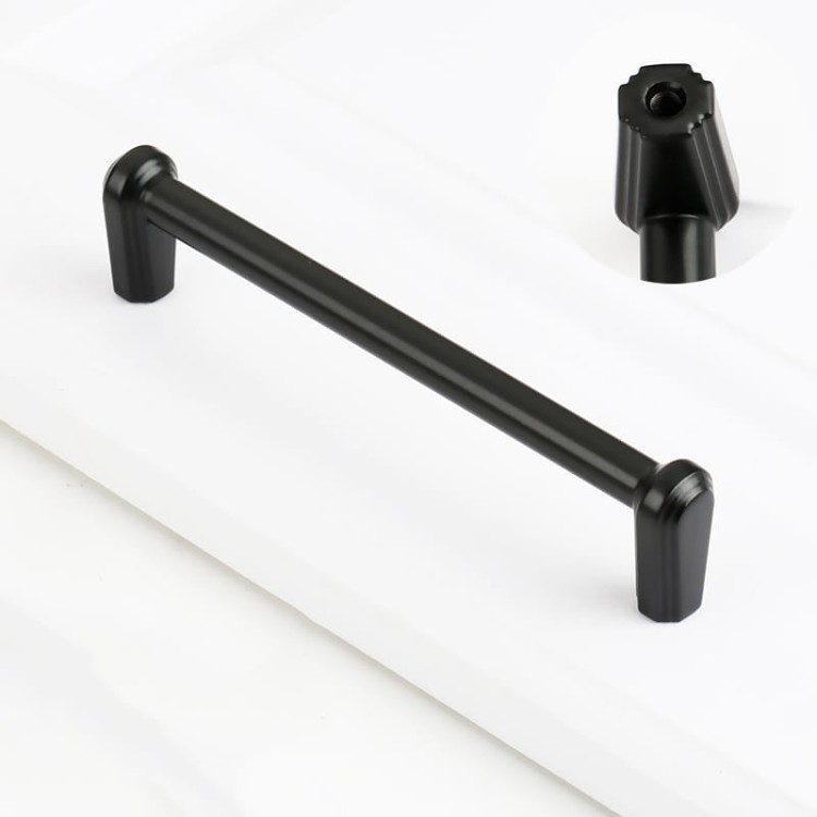 Möbelgriff Arriba – länglicher Aufsatzgriff für Schränke und Schubladen in Schwarz, gebürstetem Gold, gebürstetem Nickel und Perlgrau. Moderner Griff für Küchenmöbel, erhältlich im Shop egriffe.at.
