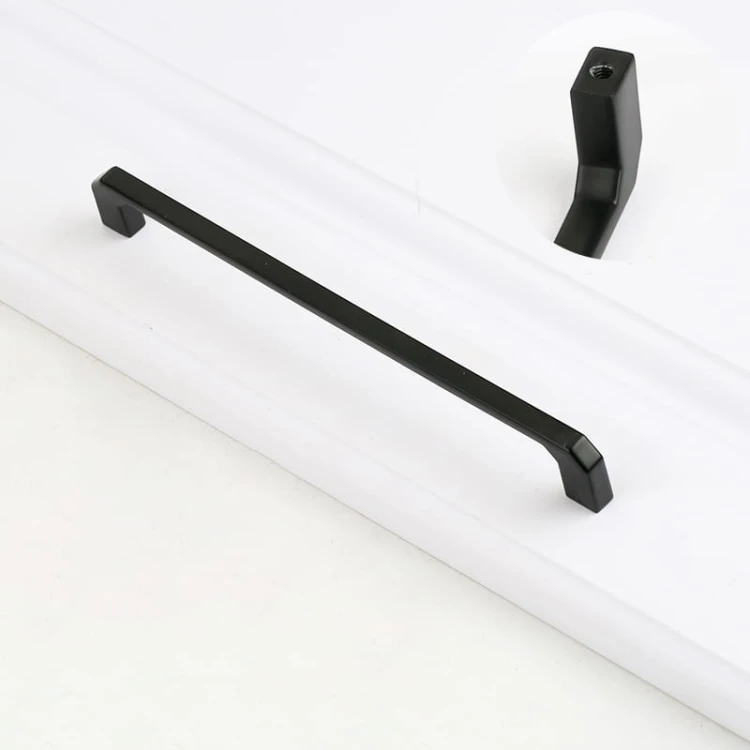 Minimalistyczny czarny uchwyt do mebli kuchennych Clara o rozstawie 192 mm
