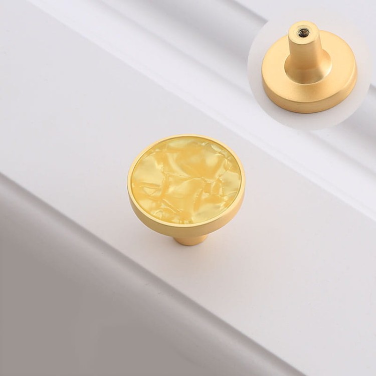 Möbelknopf Santa – farbige runde Knöpfe mit goldenem Rand für Schränke und Kommoden, dekorative Möbelgriffe, erhältlich im Shop egriffe.at