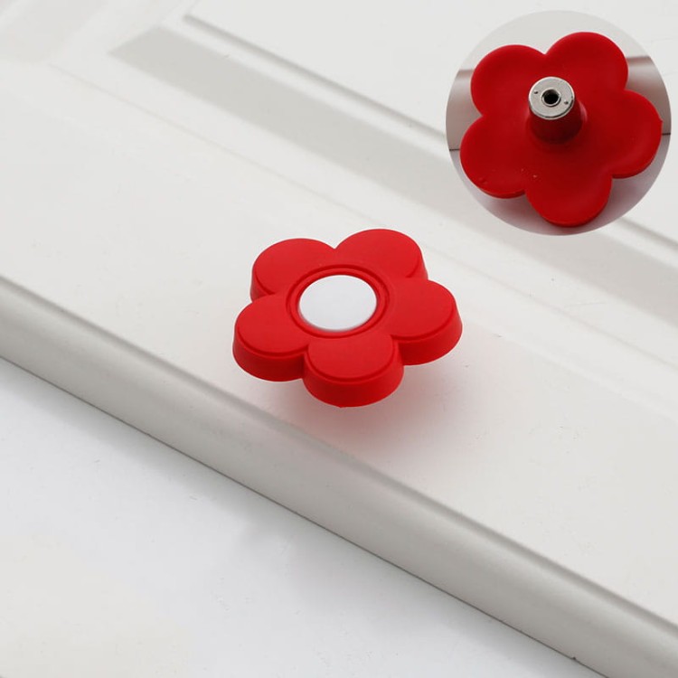 Kinder-Möbelgriff Flor – farbige blumenförmige Griffe in Rot, Gelb und Rosa für Schränke und Schubladen im Kinderzimmer, erhältlich im Shop egriffe.at