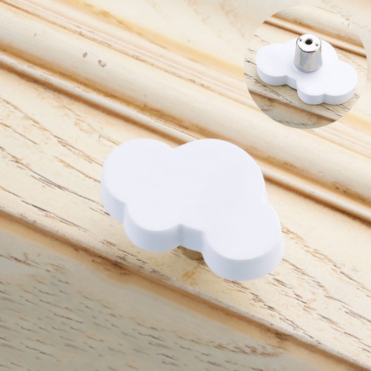 Kinder-Möbelgriff Nube – weißer wolkenförmiger Griff für Schränke und Kommoden im Kinderzimmer, erhältlich im Shop egriffe.at