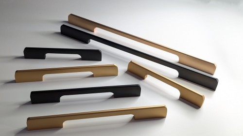 Möbelgriff Garcia – länglicher Griff für Schränke und Schubladen in Champagnergold und Schwarz, erhältlich im Shop egriffe.at