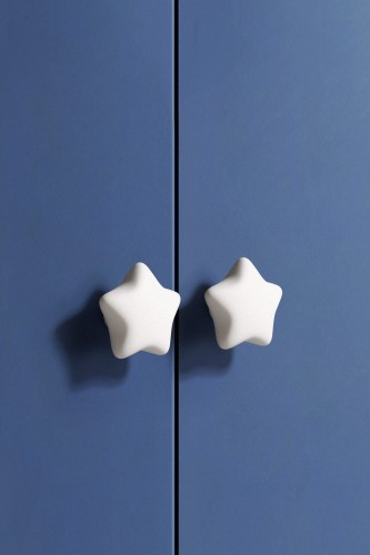 Kindermöbelgriff Misia in Form eines pastellfarbenen Sterns, ideal für Kommoden, Schränke und Schubladen im Kinderzimmer. Farben: Rosa, Grün, Weiß und Blau. Märchenhaft-modernes Design, Montageschrauben im Set.