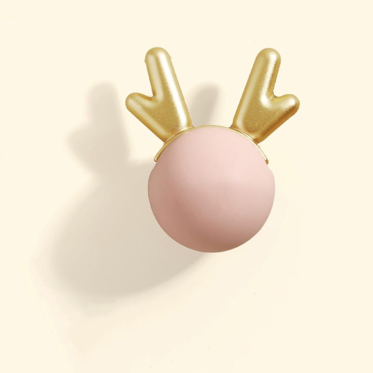 Kindermöbelgriff Deer – pastellfarbene Kugel mit dekorativem goldenem Geweih. Farben: Rosa, Grün, Hellblau und Weiß. Ideal für Schubladen, Kommoden und Schränke in märchenhaften, skandinavischen Kinderzimmern.
