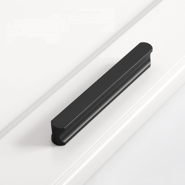 Möbelgriff Tapia – schlanker länglicher Griff in Gold, Schwarz oder Grau, ideal für moderne minimalistische Interieurs. Perfekt für Schränke, Kommoden und Kleiderschränke in Küche, Bad, Wohnzimmer und Garderobe.