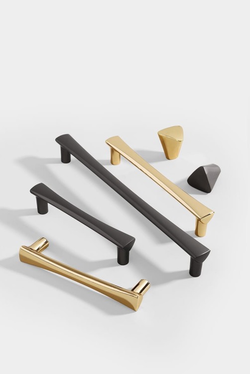 Möbelgriff Tuse – schlanker moderner Griff in Gold und Perlgrau, erhältlich in 128 mm, 192 mm sowie als Knopf. Ideal für elegante Küchenmöbel, Schubladen, Kommoden und Garderoben im klassischen oder modernen Stil.