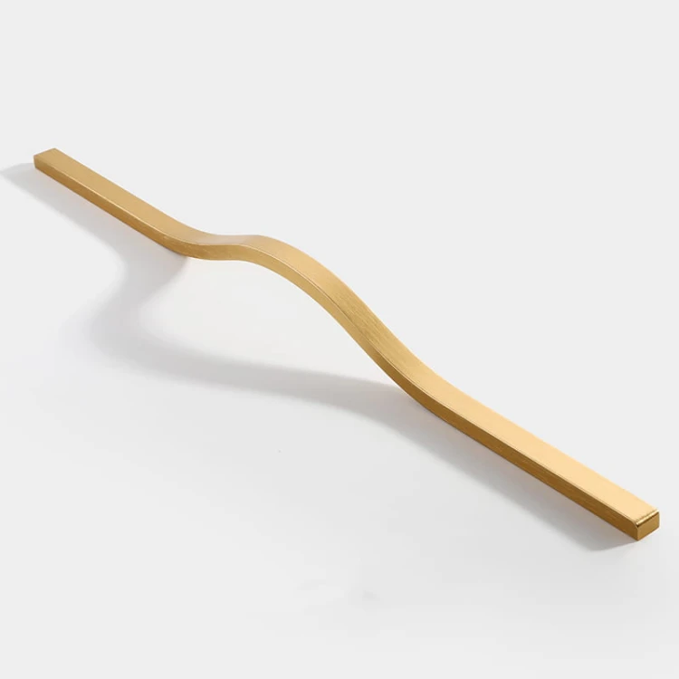 Długi złoty uchwyt meblowy Imperio, długość 320 mm do drzwi meblowych