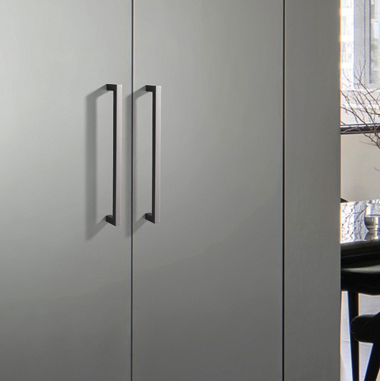Möbelgriff Tinaja – moderner minimalistischer Griff als Knopf oder Leiste in 128 und 320 mm. Sieben trendige Farben von Weiß und Schwarz bis Gold und Grau. Ideal für Küche, Bad, Schränke und Kommoden.