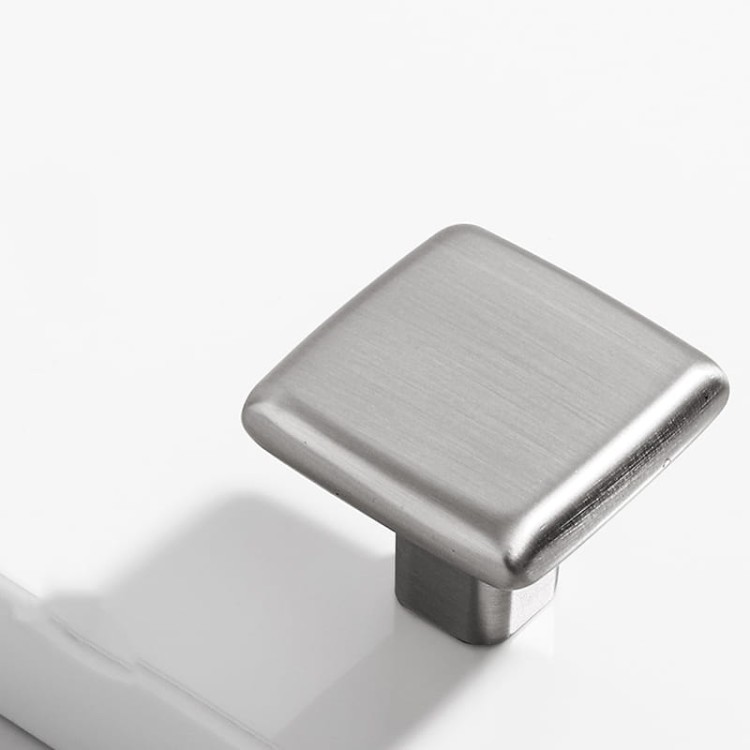 Kwadratowa gałka do mebli Tinaja w wykończeniu aluminium szczotkowane