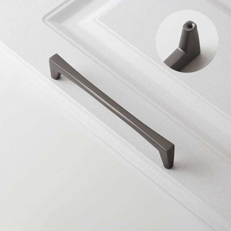 Uchwyt meblowy Mela – nowoczesny, klasyczny, minimalistyczny uchwyt w kolorach: czarnym, złotym szczotkowanym, nikiel szczotkowany, szary perłowy; rozmiary 128–256 mm, idealny do mebli kuchennych, łazienkowych, garderoby i komód.