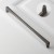Uchwyt meblowy Mela – nowoczesny, klasyczny, minimalistyczny uchwyt w kolorach: czarnym, złotym szczotkowanym, nikiel szczotkowany, szary perłowy; rozmiary 128–256 mm, idealny do mebli kuchennych, łazienkowych, garderoby i komód.