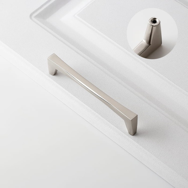 Uchwyt meblowy Mela – nowoczesny, klasyczny, minimalistyczny uchwyt w kolorach: czarnym, złotym szczotkowanym, nikiel szczotkowany, szary perłowy; rozmiary 128–256 mm, idealny do mebli kuchennych, łazienkowych, garderoby i komód.